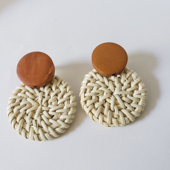 Handmade bohemian rattan earrings - Picture 5 of 8